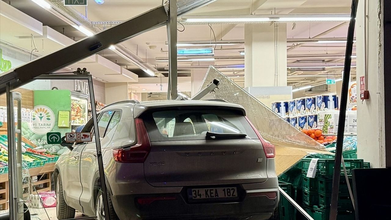 Kocaeli'de Markete Giren Cip, İki Kişiyi Yaraladı