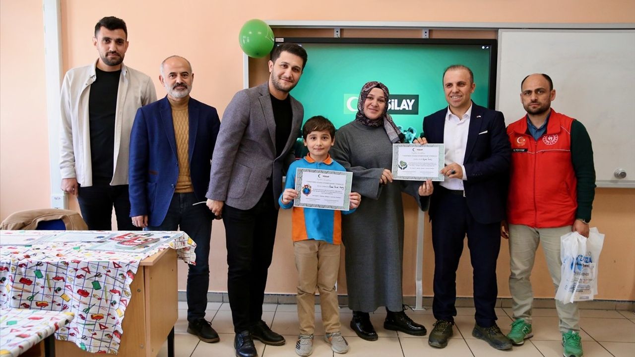 Kocaeli'de Yeşilay ile 21 Öğrencinin Aile Bireyleri Sigarayı Bıraktı