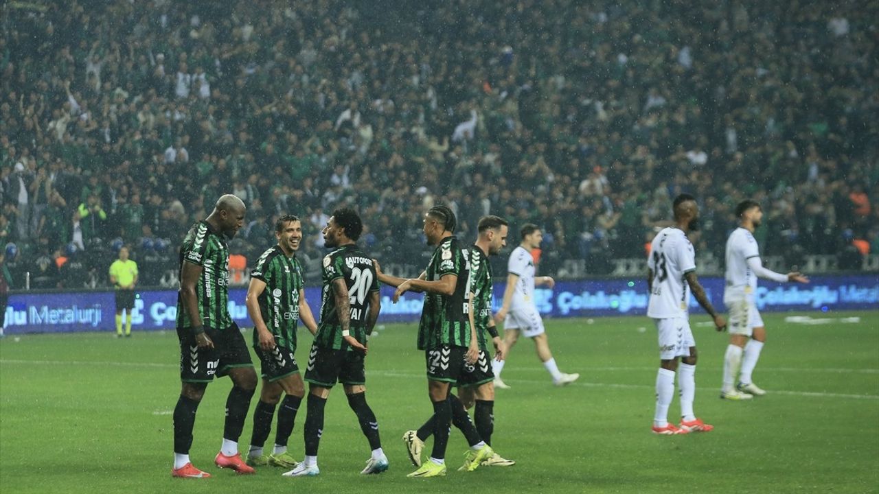 Kocaelispor, Sakaryaspor'u 3-1 ile Geçti
