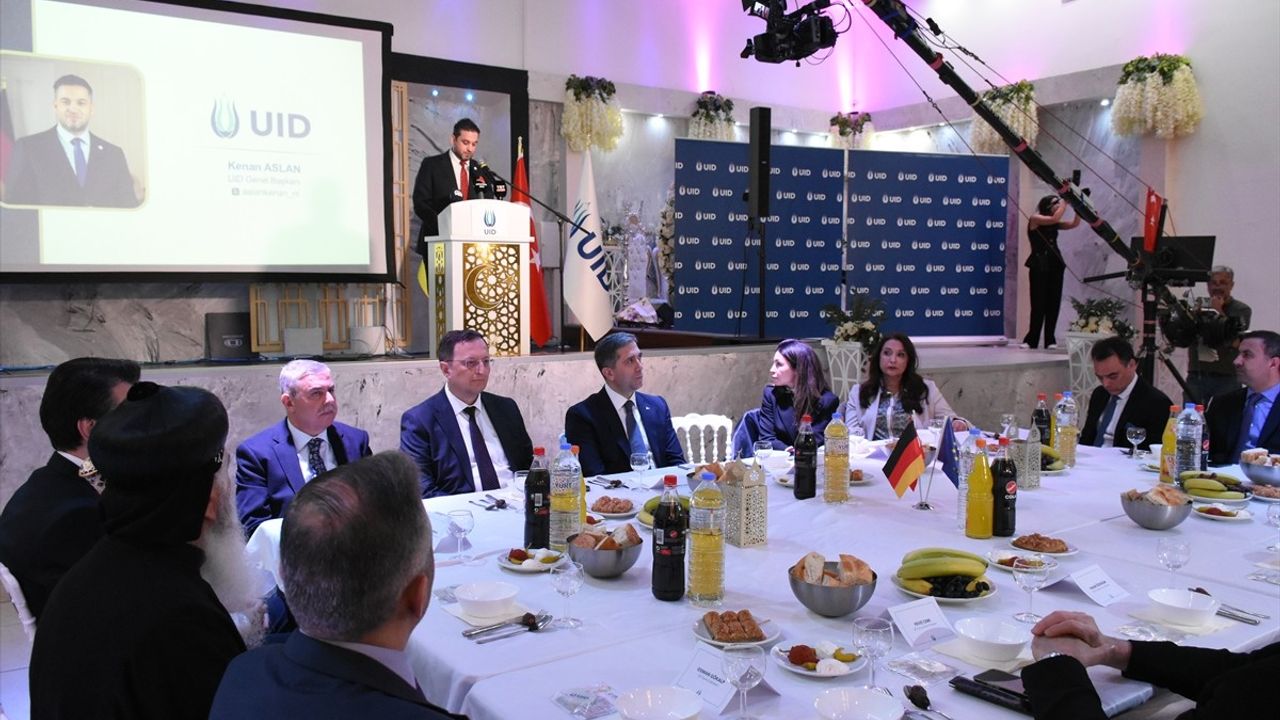 Köln'de Uluslararası Demokratlar Birliği'nden Anlamlı İftar Programı