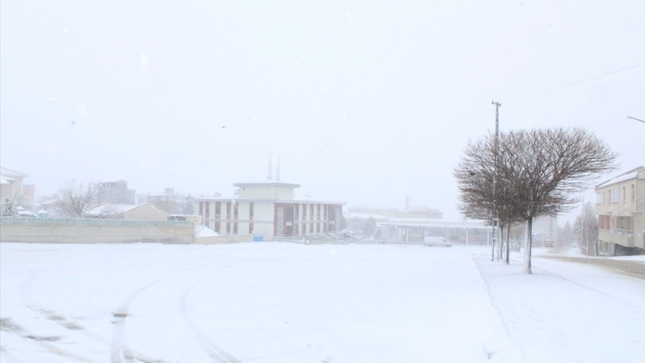 Konya'da Kar Yağışı Ulaşımda Aksamalar Yarattı