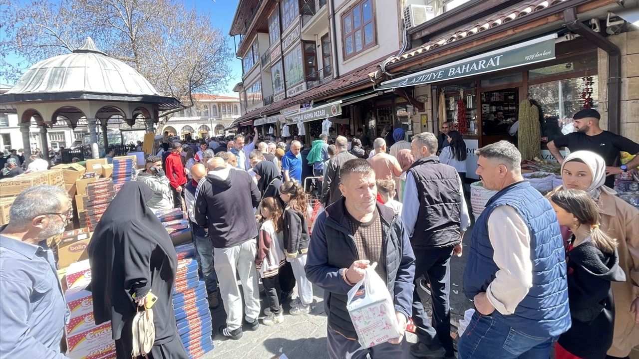 Konya'da Ramazan Bayramı Arifesi Yoğun Geçti