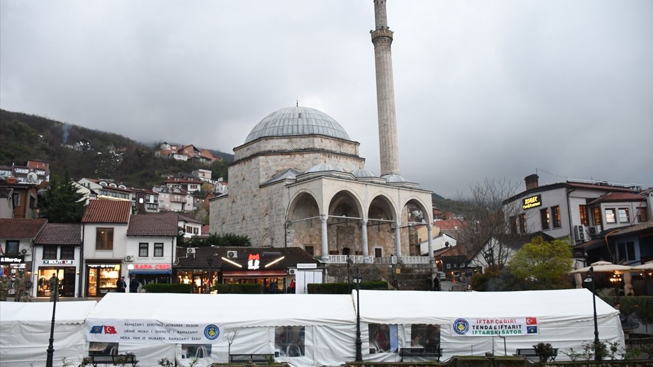 Kosova'da Kadir Gecesi İftarı: Türk Askerleri ve Yerel Halk Bir Araya Geldi