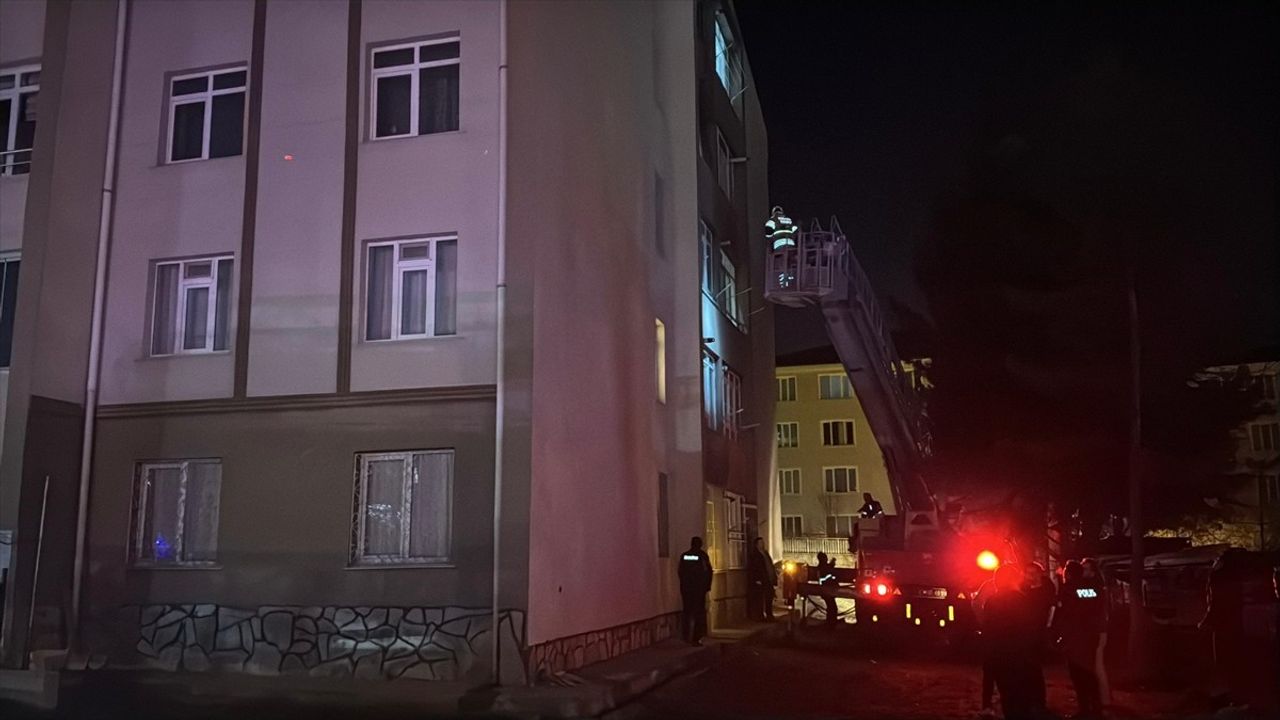 Kütahya'da Apartman Yangını: 5 Kişi Dumandan Etkilendi