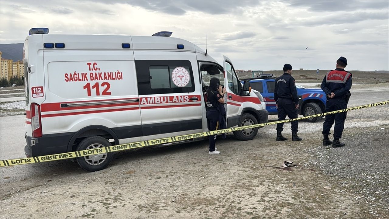 Kütahya'da Eşini ve Bir Kişiyi Av Tüfeğiyle Öldüren Zanlı Tutuklandı