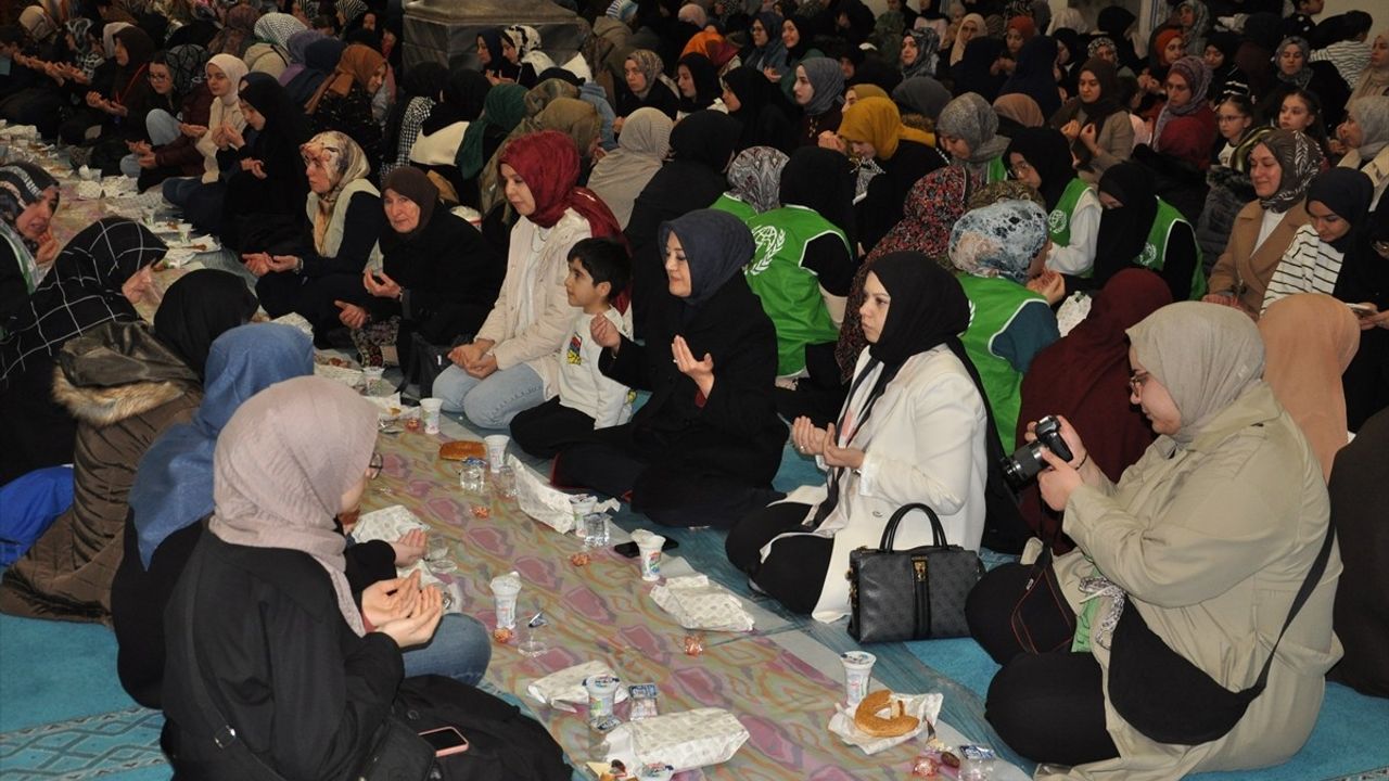 Kütahya'da Geleneksel Ümmet İftarı Programı Gerçekleşti