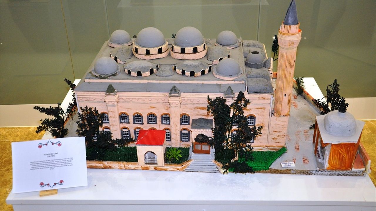 Kütahya'da 'Zamanın İzinde Kütahya'nın Renkleri' Sergisi Açıldı