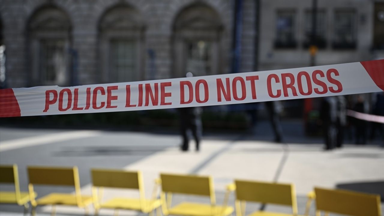 Londra'da Minibüs Yayalara Çarptı: 1 Ölü, 2 Yaralı