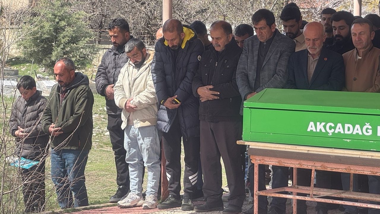 Malatya'da Trafik Kazasında Hayatını Kaybeden Genç Defnedildi