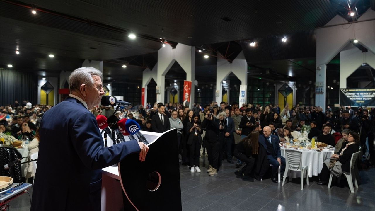 Mansur Yavaş'tan Gençlerle Ramazan Buluşması