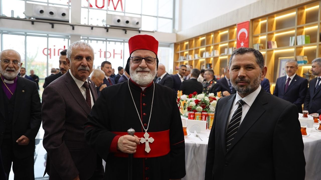 Mardin'de Farklı Dinden Vatandaşlar Bayramda Buluştu