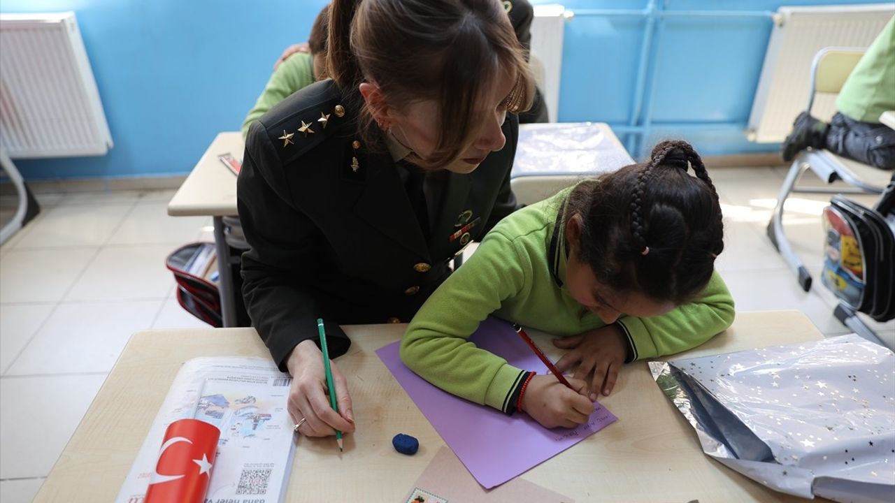 Mardinli Miniklerden Mehmetçiğe Duygusal Mektuplar