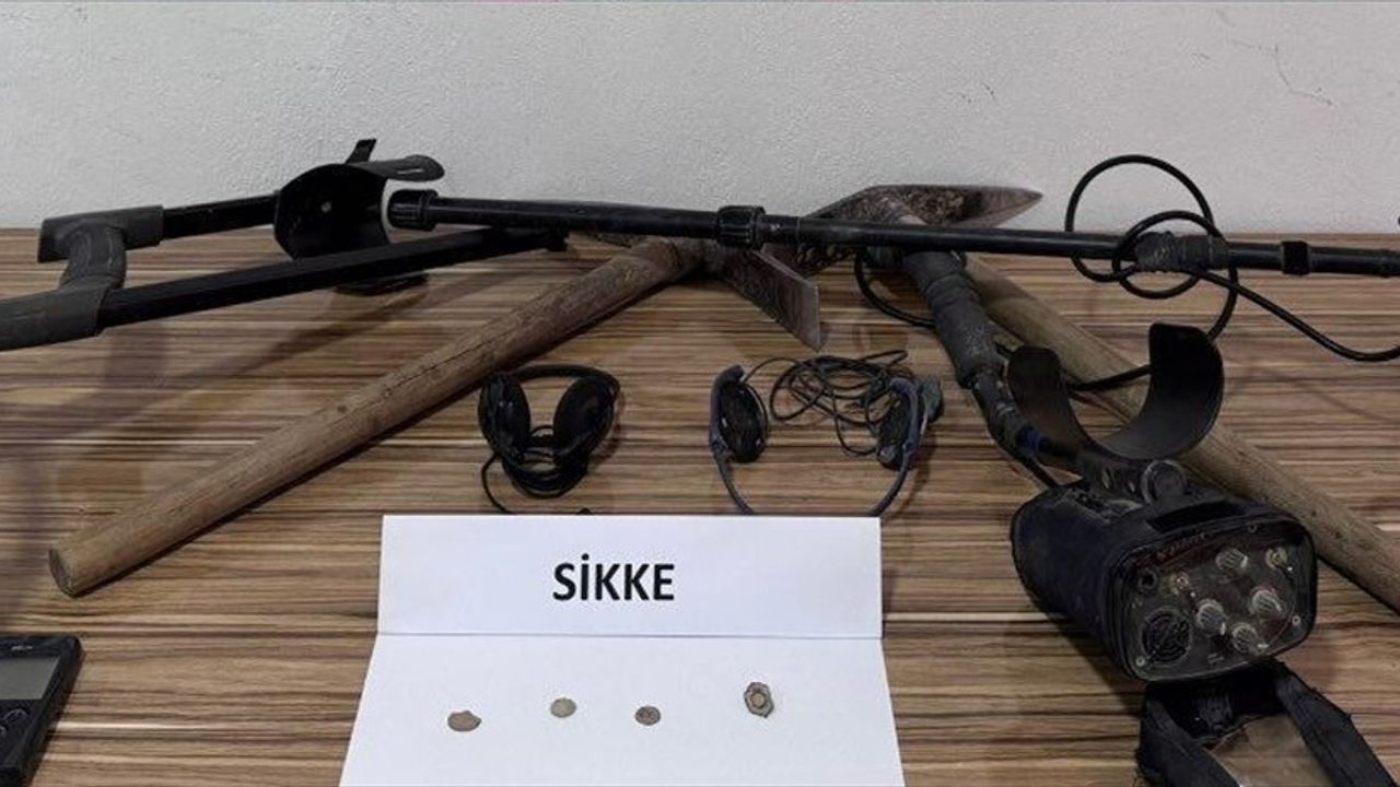 Mersin'de Tarihi Eser Operasyonu: 4 Sikke Ele Geçirildi