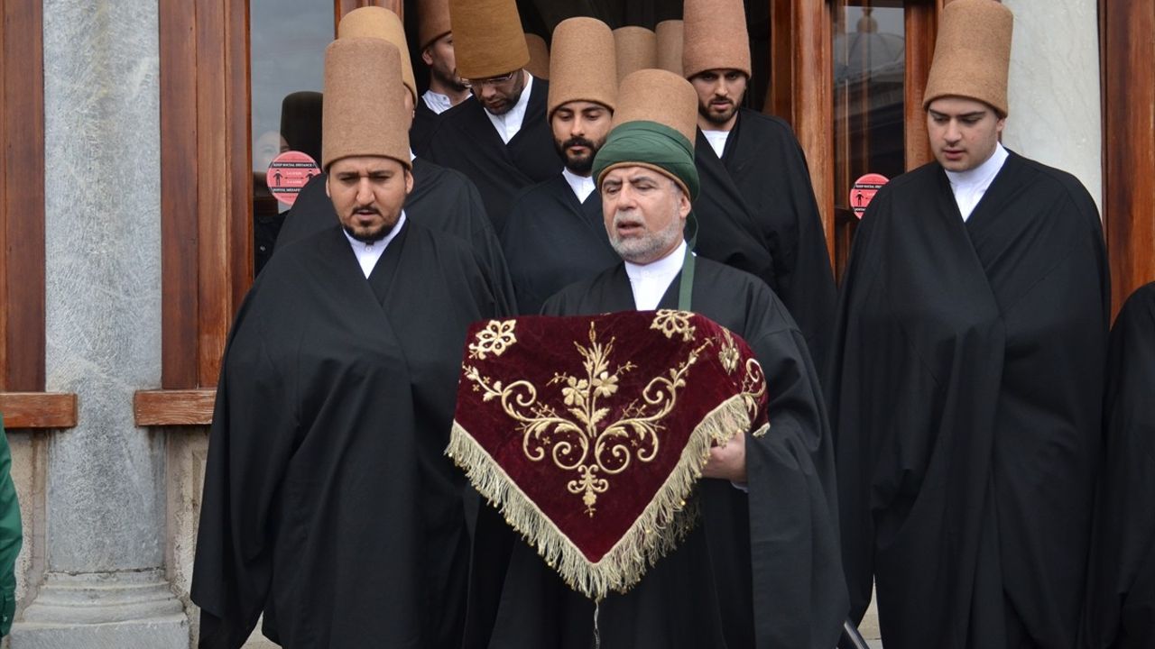 Mevlana Müzesi'nde Sakal-ı Şerif Ziyarete Açıldı