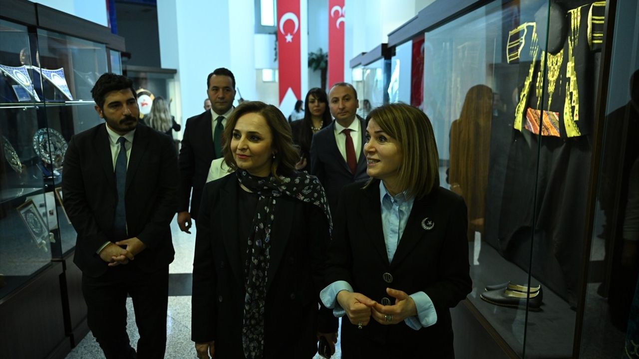 MHP ve DEM Parti İlk Bayramlaşmayı Gerçekleştirdi