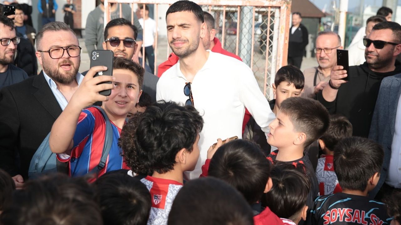 Milli Futbolcu Merih Demiral, Bolu'da Anma Ziyareti Gerçekleştirdi