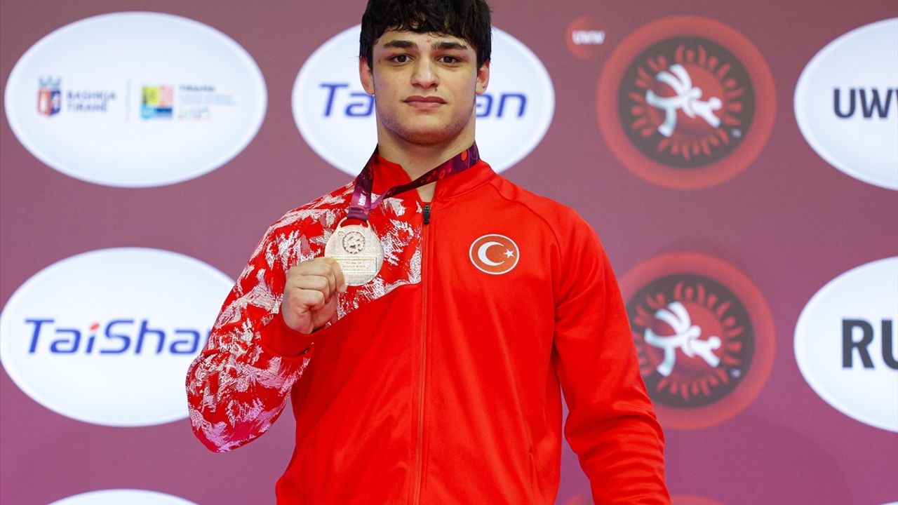 Milli Güreşçiler Avrupa Şampiyonası'nda 16 Madalya Kazandı