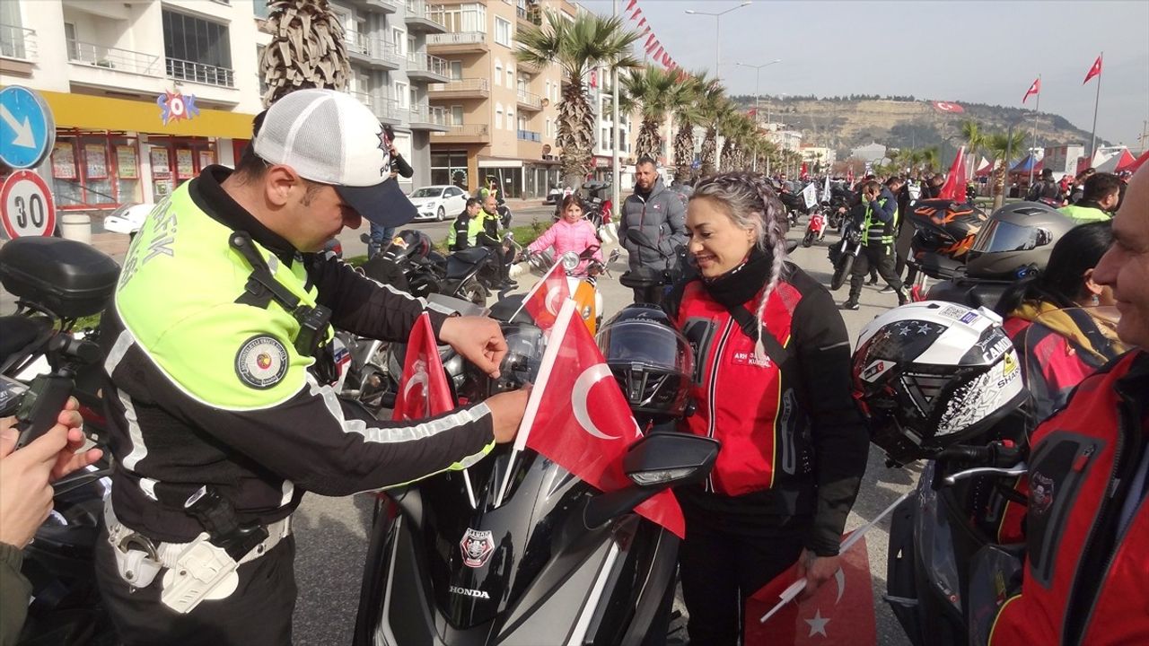 Motosiklet Tutkunları Gelibolu Yarımadası'nda Şehitlere Saygı Büyüttü