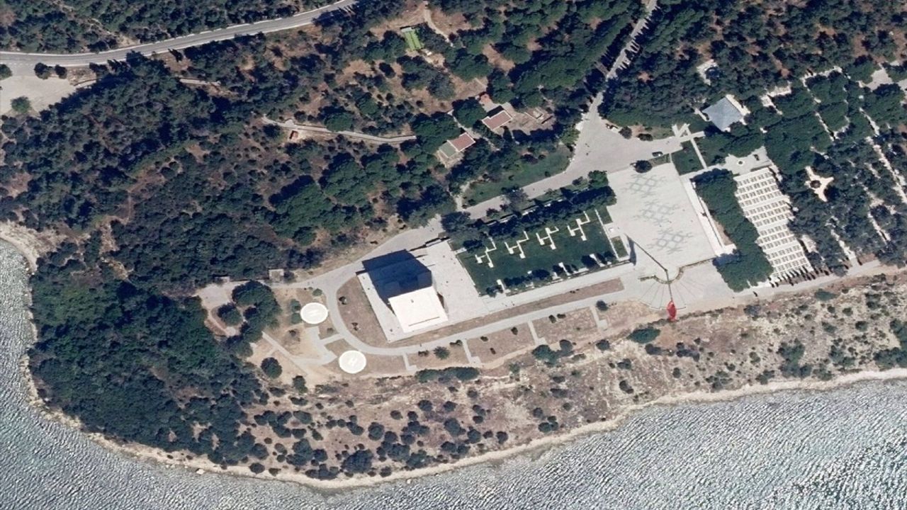 MSB, Çanakkale Şehitler Abidesi'nin Tarihi Fotoğraflarını Paylaştı