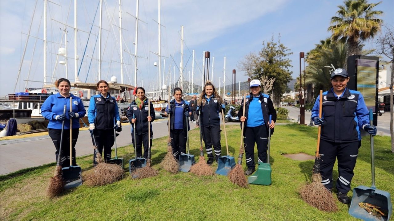 Muğla’da Cadde ve Meydanların Temizliği Kadınlara Emanet