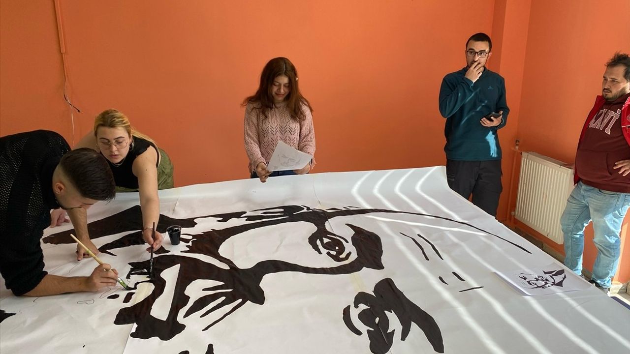 Muğla'da Gönüllü Gençlerden Mehmet Akif Ersoy'a Anlamlı Portre