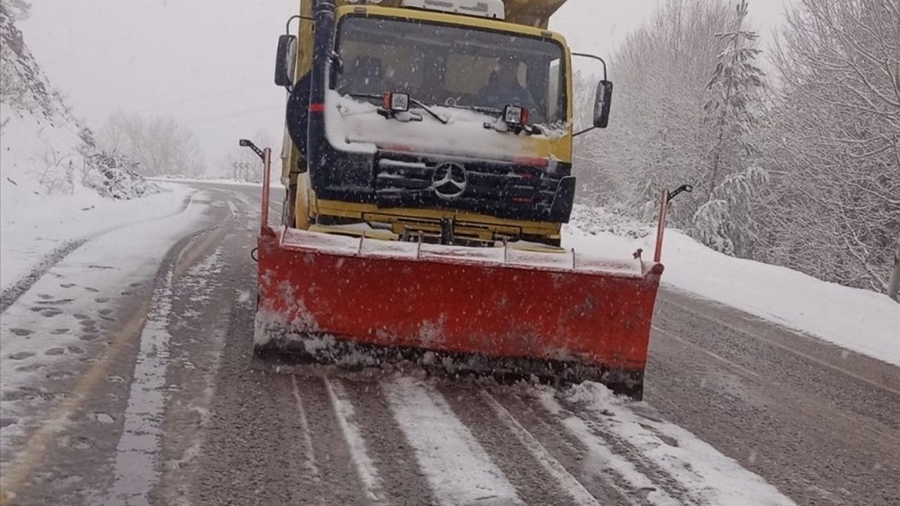 Muğla'da Kar Yağışı Sonrası Kapanan Yollar Yeniden Açıldı