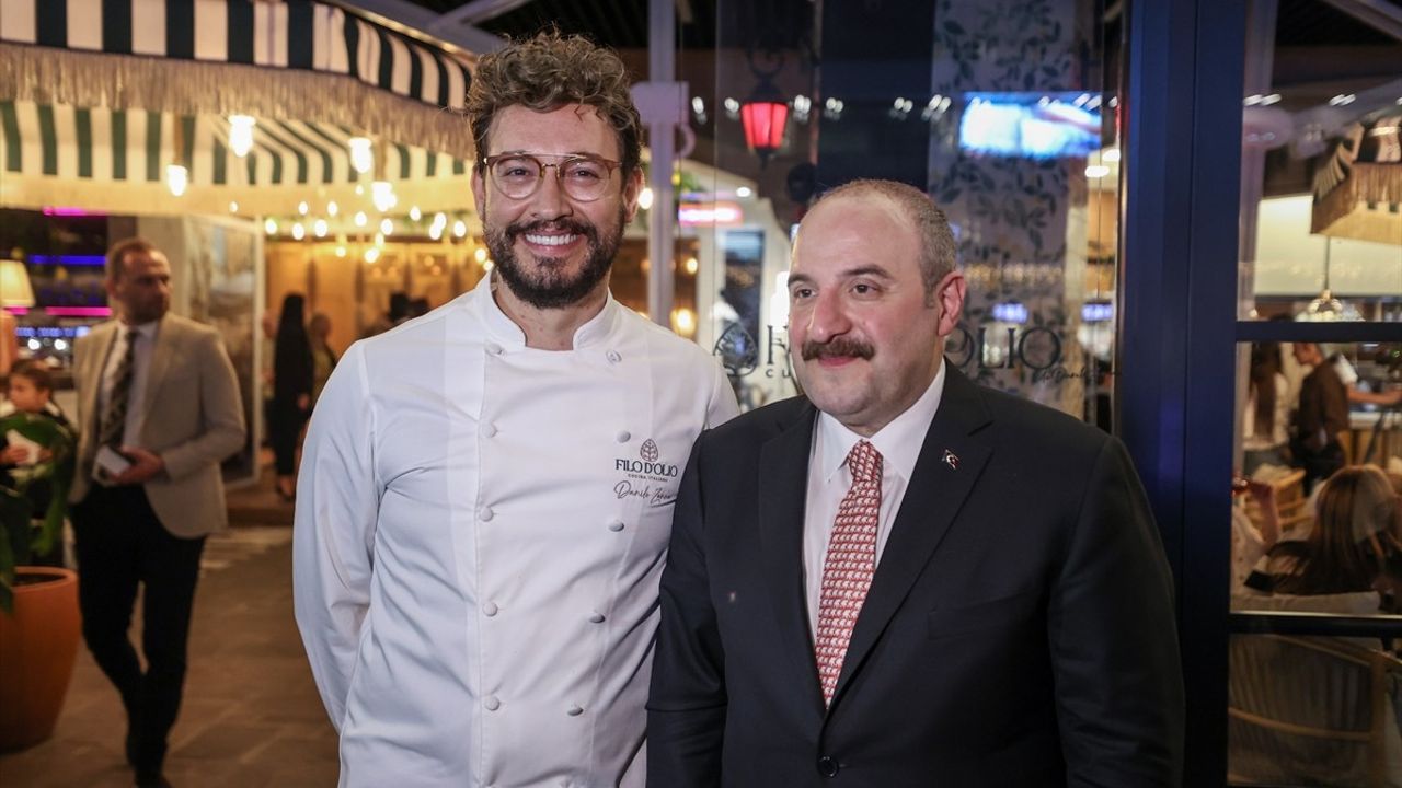 Mustafa Varank ve İtalyan Şef Danilo, Koruma Altındaki Çocuklarla İftarda Bir Araya Geldi