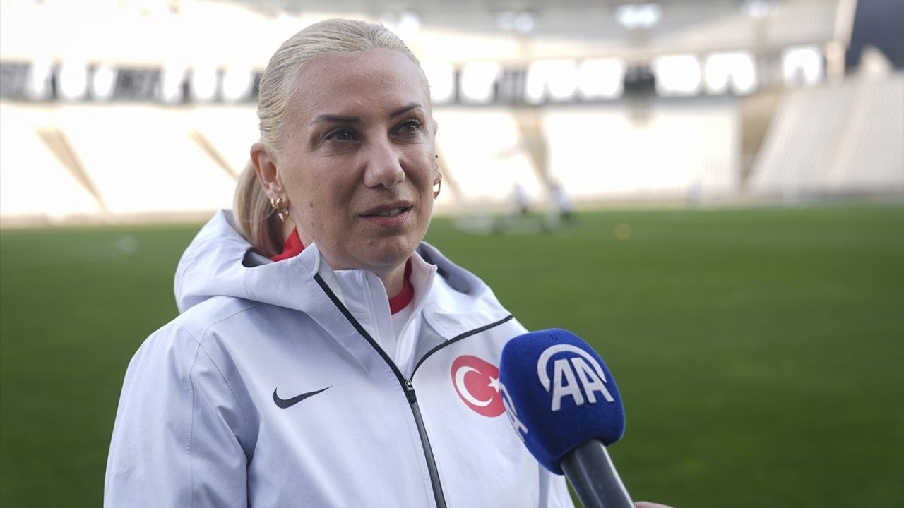 Necla Güngör Kıragası: Slovenya Maçları Grupta Belirleyici Olacak