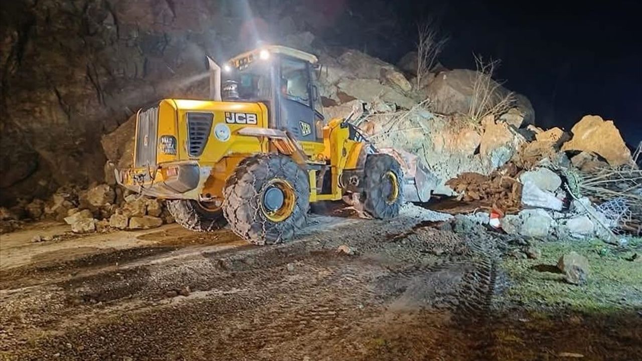Ordu'da Heyelan Sonrası Tek Yönlü Ulaşım Başladı