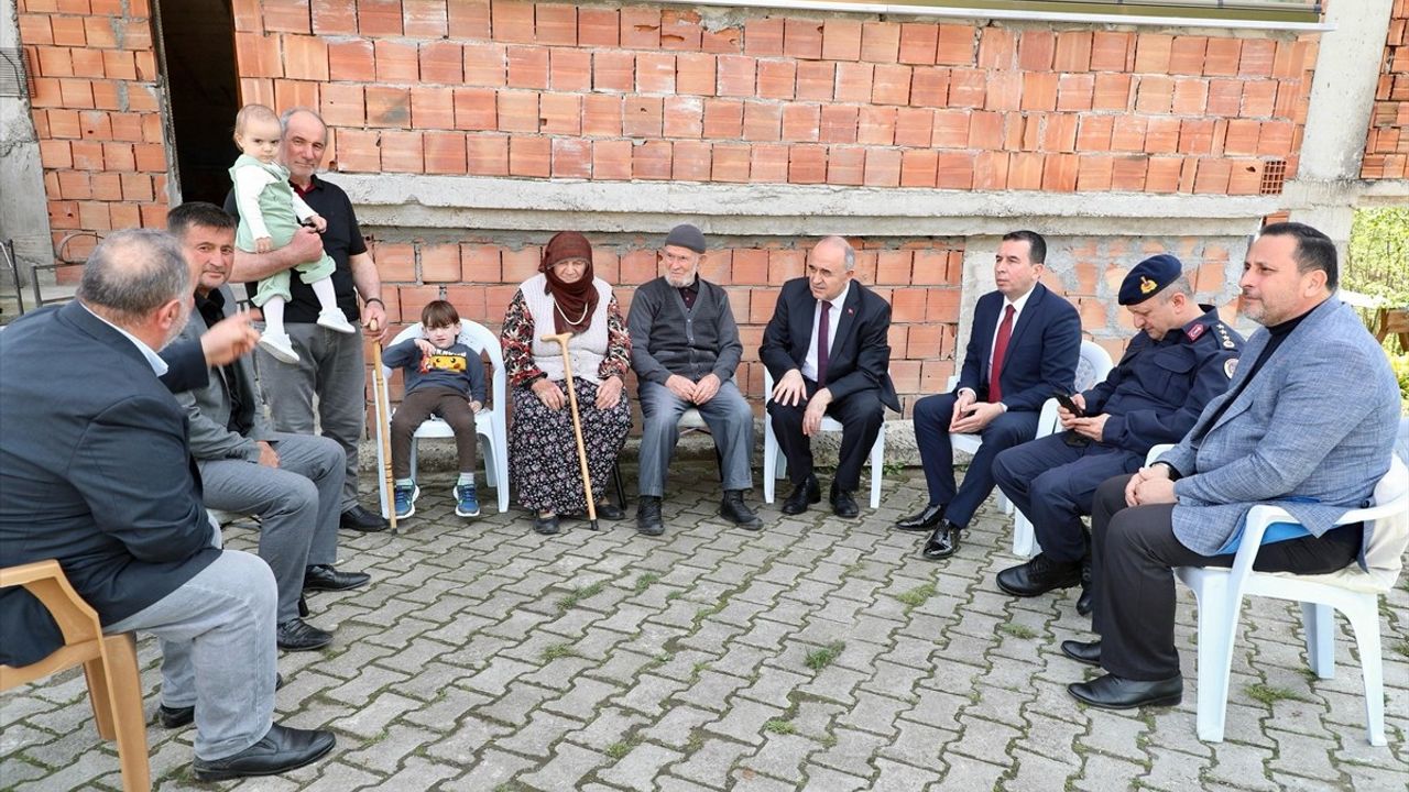 Ordu Valisi Erol, 90 Yaşındaki Yaşar Ateş'i Ziyaret Etti