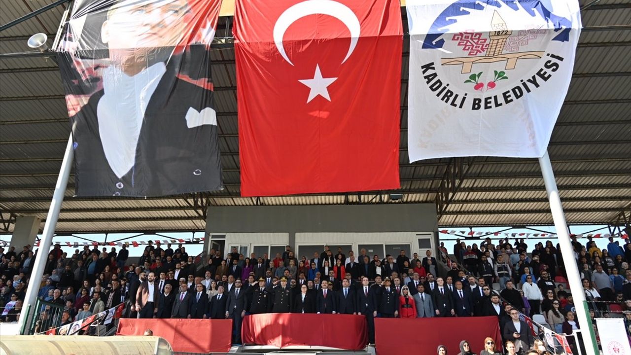 Osmaniye'de F-16'lar Kutlama İçin Hava Gösterisi Yaptı