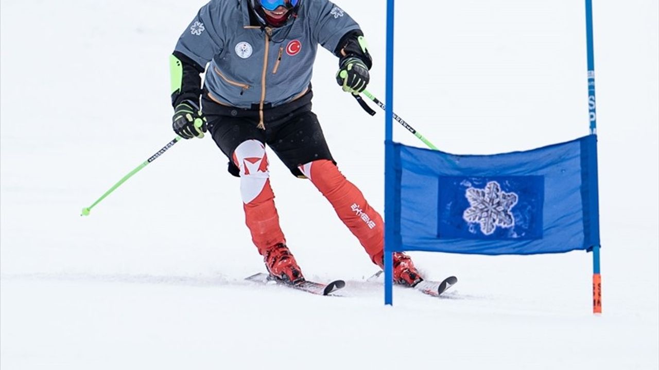 Otizmli İkiz Milli Kayakçılar Fransa'da Madalya Peşinde