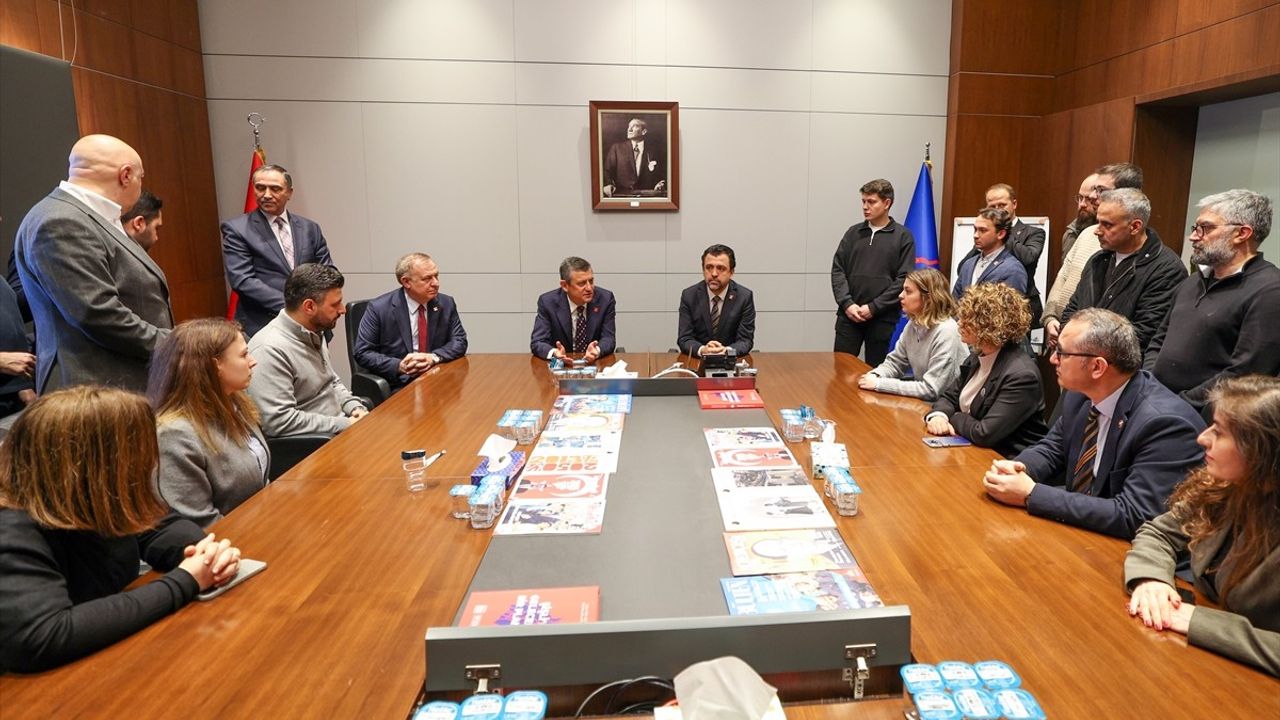 Özgür Özel'den Şişli Belediyesi Ziyareti: Barış ve Kardeşlik Vurgusu