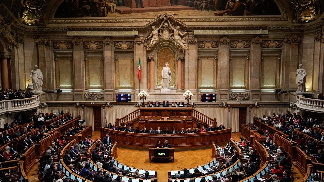 Portekiz'de Güvenoyu Olmadan Düşen Hükümet, Yeni Seçimleri Zorunlu Kıldı