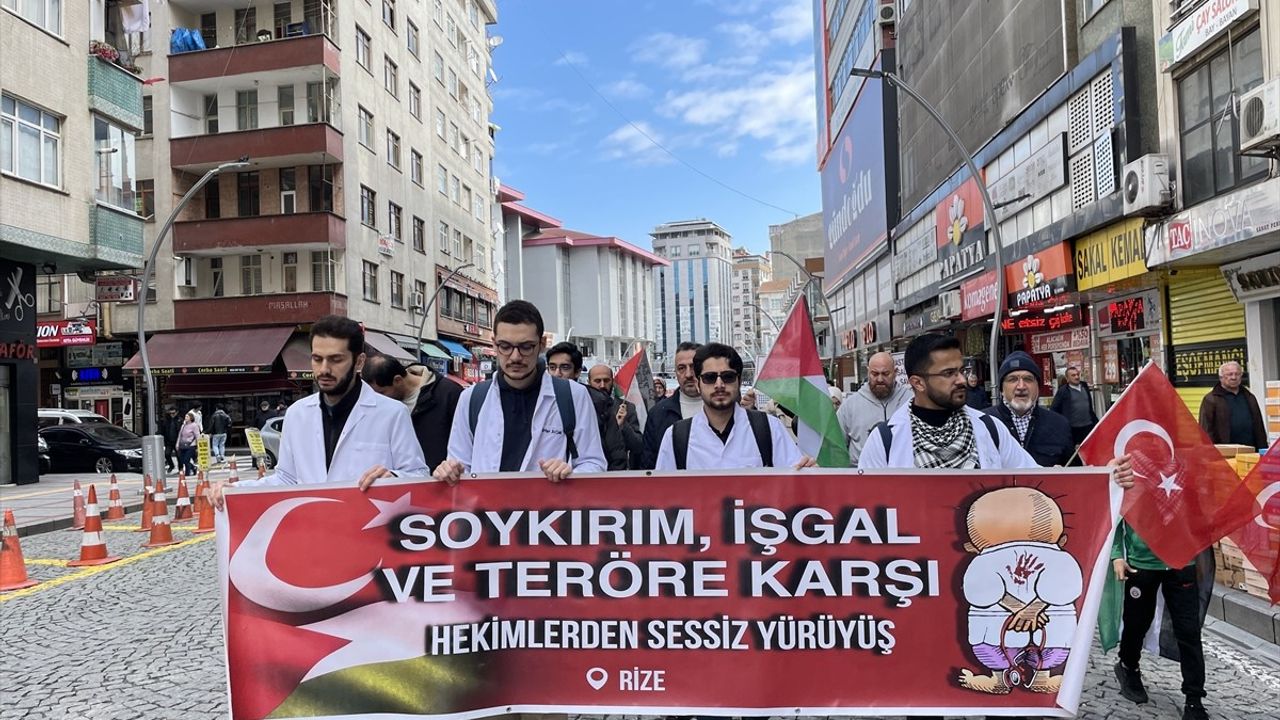 Rize'de Sağlık Çalışanlarından İsrail'in Gazze Saldırılarına Protesto