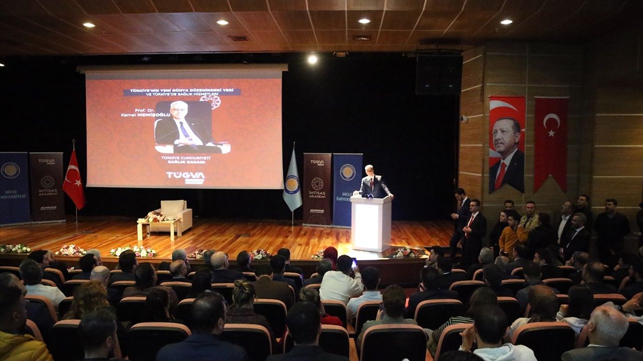 Sağlık Bakanı Memişoğlu Gençlere Çağrıda Bulundu: 'Birlikte Harekete Geçmeliyiz'