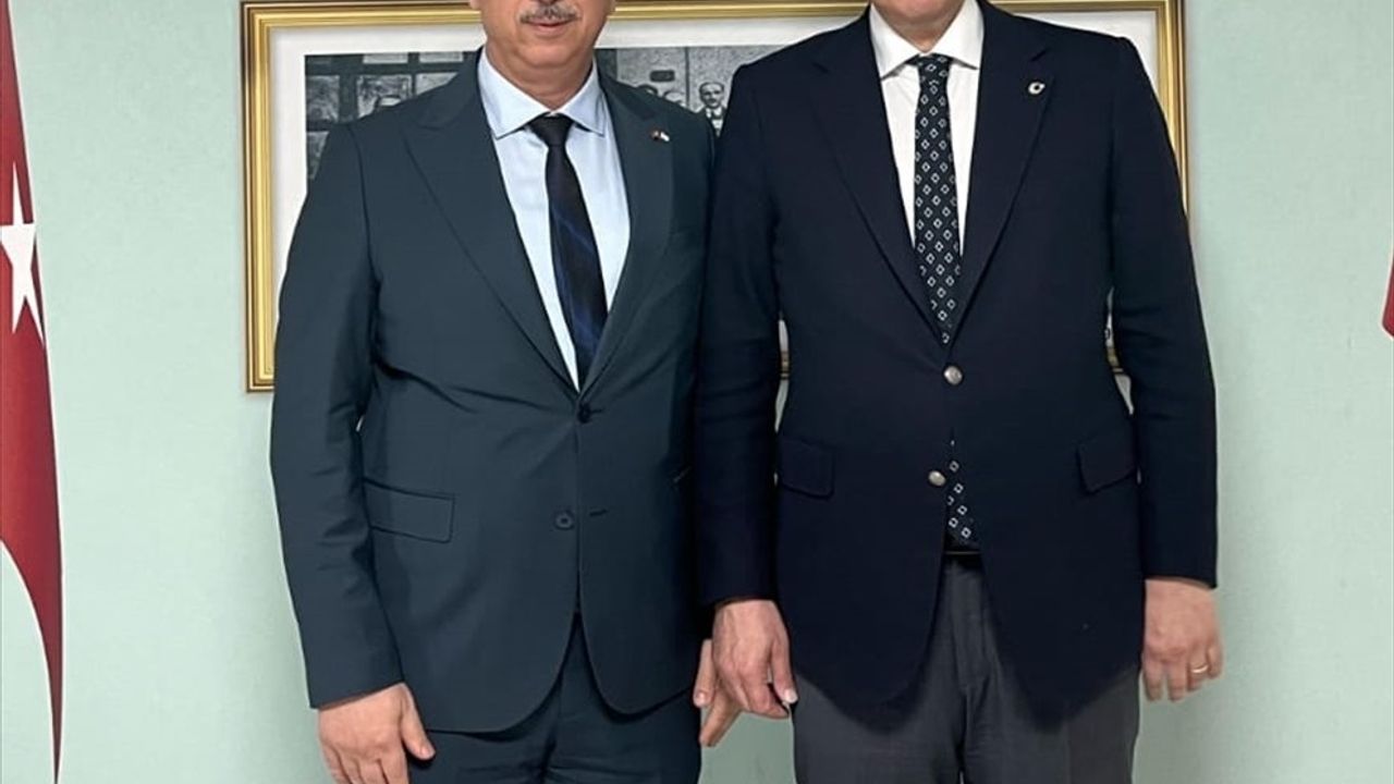 Sağlık Bakanı Memişoğlu, Yeşilay'ı Ziyaret Etti