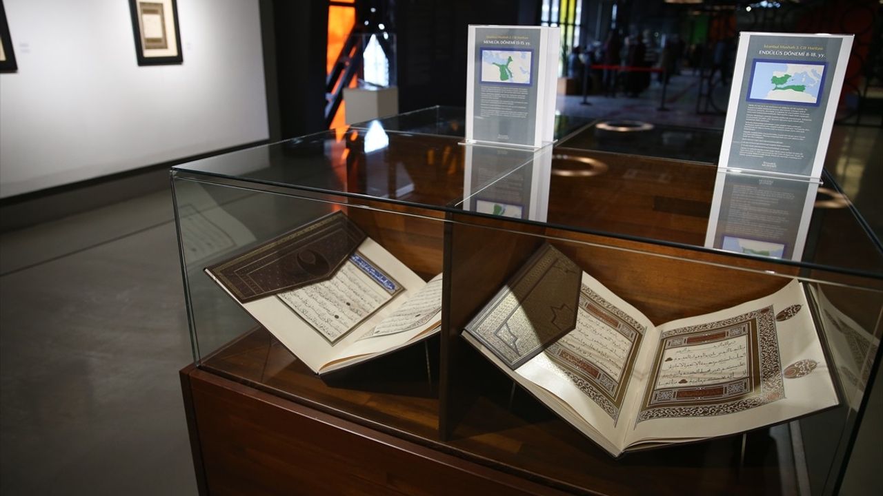 Sakarya'da 'İstanbul Mushafı' Sergisi Açıldı