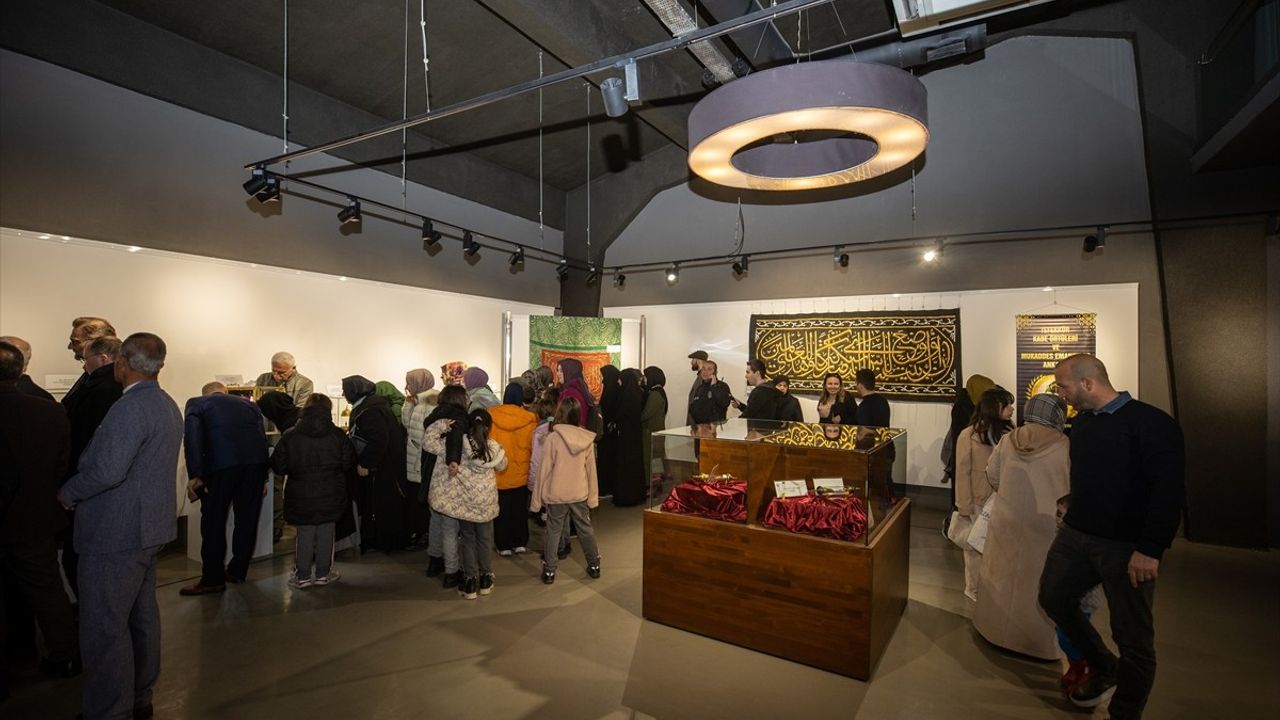 Sakarya'da 'Mukaddes Emanetler' Sergisi Açıldı