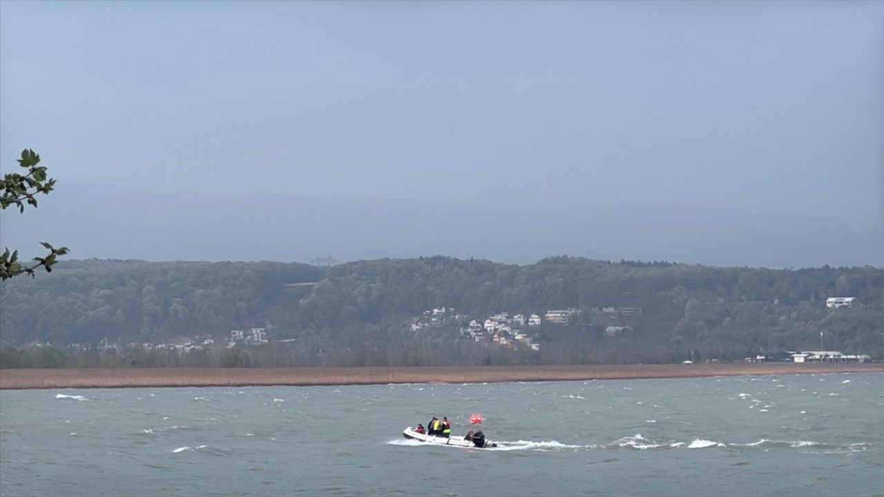 Sakarya'da Sapanca Gölü'nde Kano Kazası: Kayıp Sporcu İçin Arama Başlatıldı