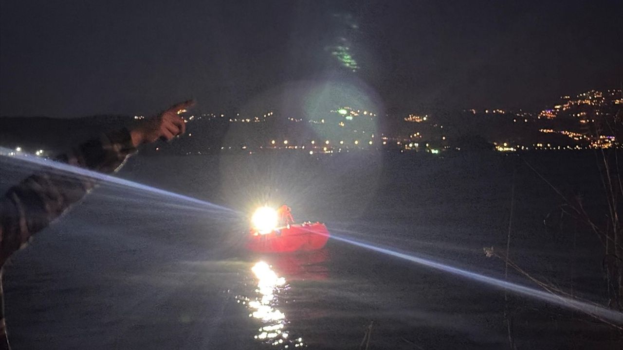 Sakarya'da Sapanca Gölü'nde Kanonun Devrilmesi Sonrası Sporcu Arama Çalışmaları Devam Ediyor