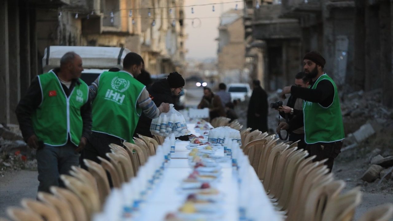 Şam'da Yıkık Şehirde Toplu İftar: İHH'dan Umut Dolu Bir Etkinlik