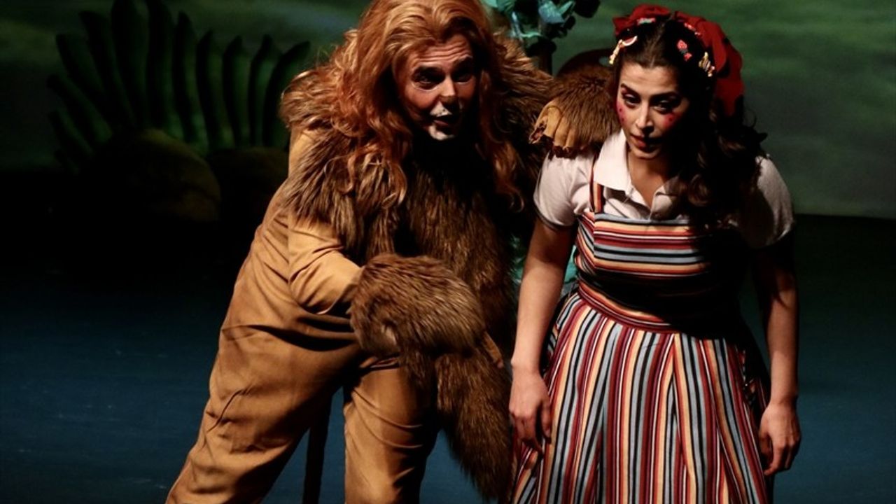 SAMDOB, Minik Seyircilerle 'Okulumuz Orman' Oyununu Sahneledi