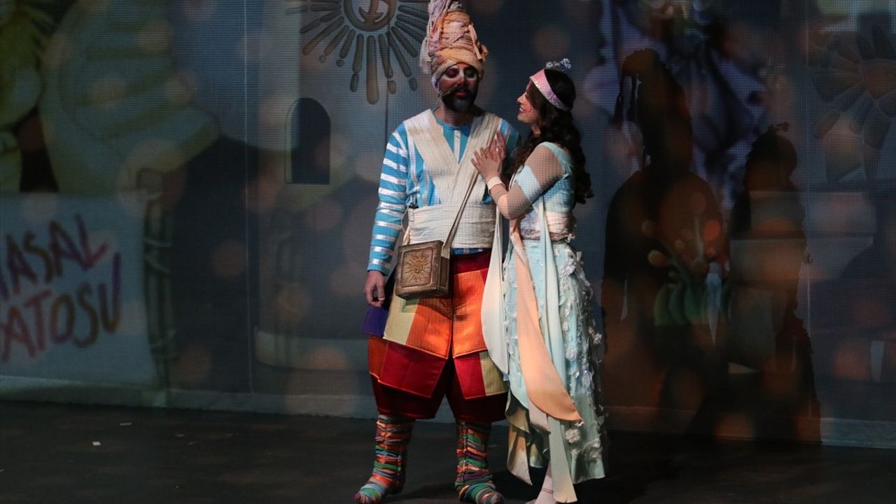 SAMDOB'un 'Masal Şatosu' Müzikali Miniklerle Buluşuyor