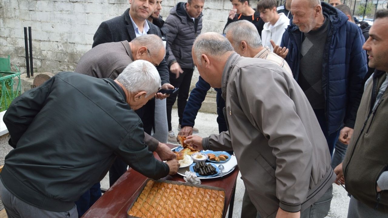 Samsun'da Bayram Namazı Sonrası Kahvaltı Geleneği Devam Ediyor