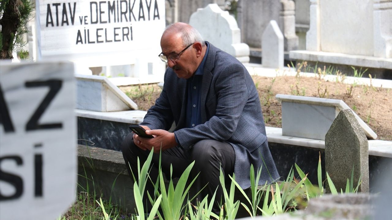 Samsun'da Ramazan Bayramı Arifesinde Mezarlık Ziyareti Yoğunlaştı