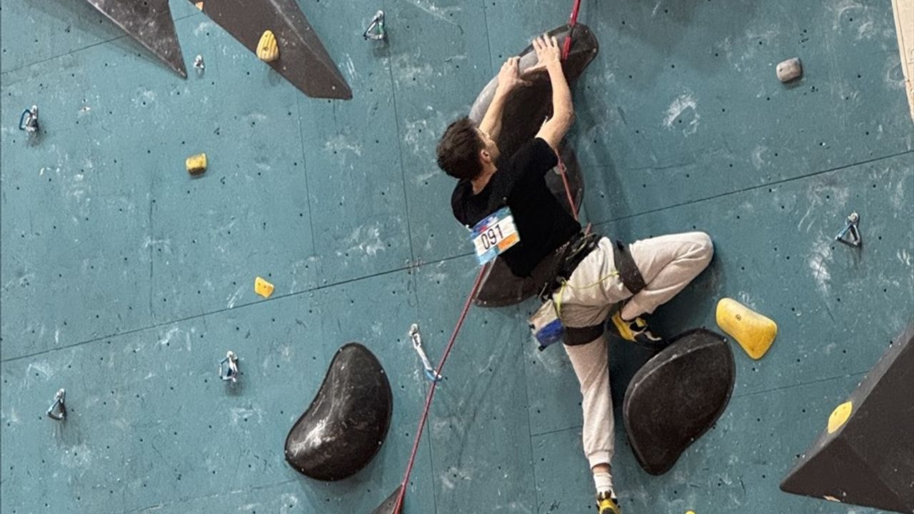 Samsun'da Spor Tırmanış Gençler Türkiye Şampiyonası Heyecanı