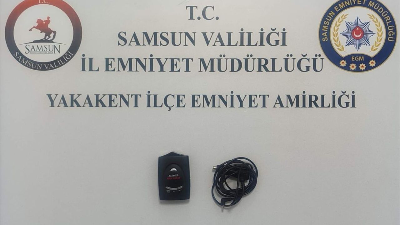 Samsun'da Trafik Uygulamasında Radar Tespit Cihazı Ele Geçirildi