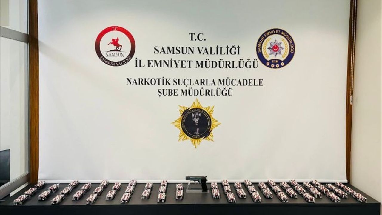 Samsun'da Uyuşturucu Operasyonu: 2 bin 74 Sentetik Ecza Hapı Ele Geçirildi