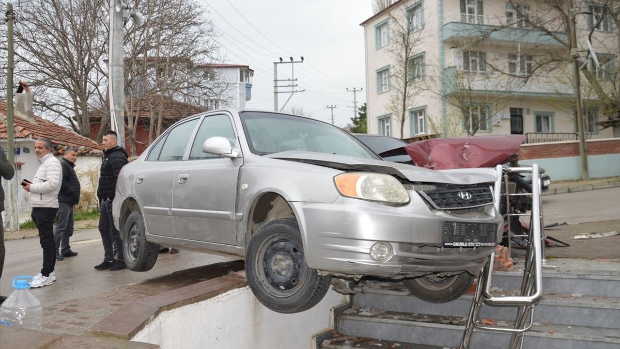Samsun Havza'da Otomobil Çarpışması: 4 Yaralı